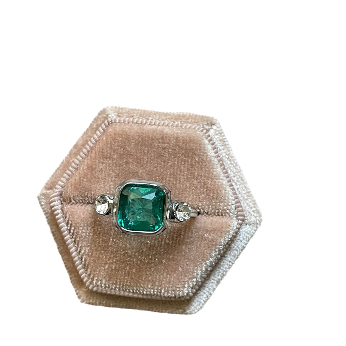 Vintage Elegant Square Inlaid Emerald Ring