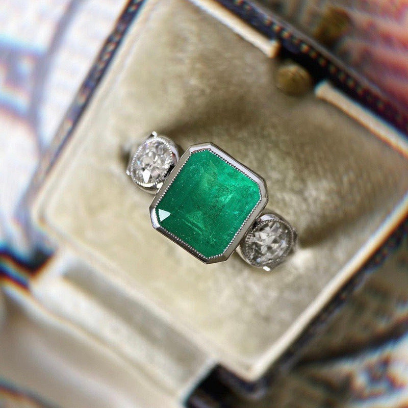 Vintage Elegant Square Inlaid Emerald Ring