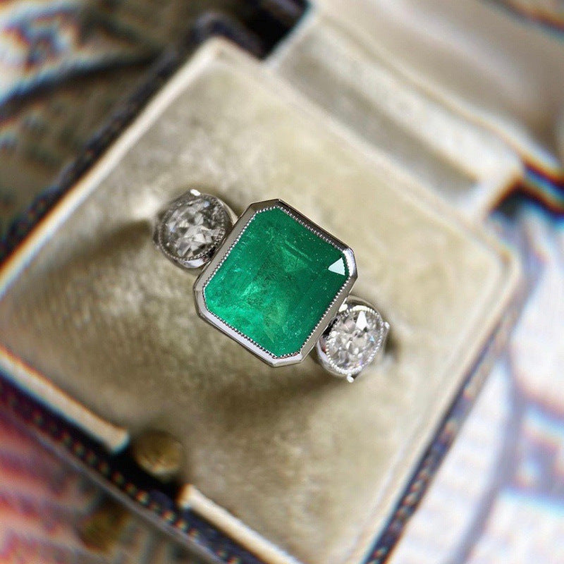 Vintage Elegant Square Inlaid Emerald Ring