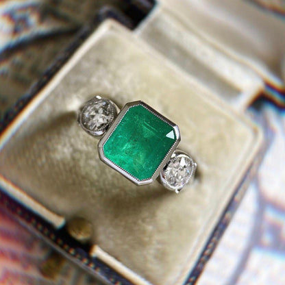 Vintage Elegant Square Inlaid Emerald Ring